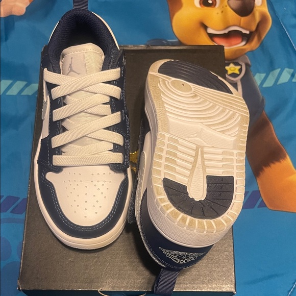 Jordan Kids Navy and White Sneakers - Picture 3 of 5